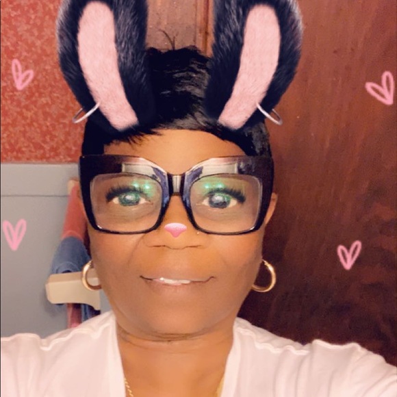 Meet your Posher, Tracy - Picture 2 of 2